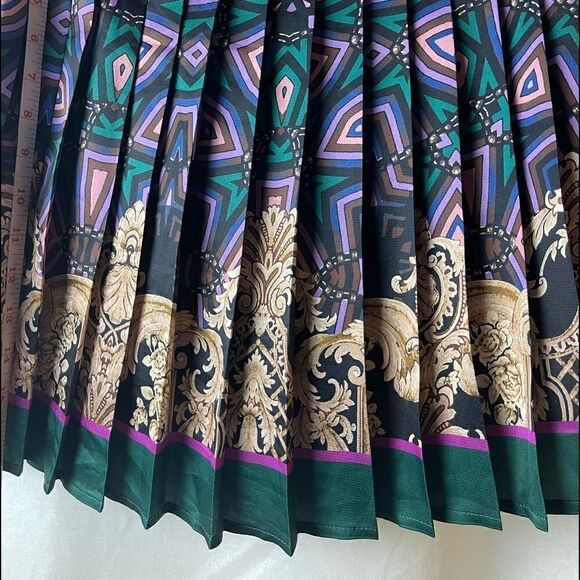 Emerald green skirt set - Picture 16 of 16